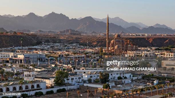 This picture taken on November 19, 2022 shows a view of the old market area of Egypt's Red Sea resort city of Sharm el-Sheikh and the Grand Mosque of...