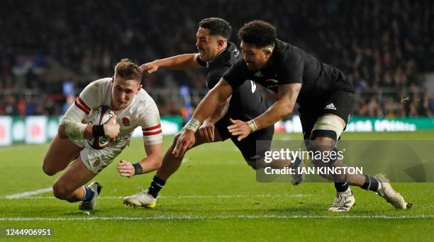 Fullback In Rugby 16,786 Rugby Fullback Stock Photos, High-Res Pictures, and Images ...