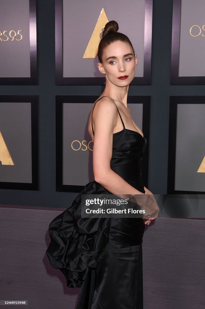 https://media.gettyimages.com/id/1244915948/photo/the-academys-13th-governors-awards-arrivals.jpg?s=1024x1024&w=gi&k=20&c=su27O9oRRqJPJuu3pAkhwo_wYJQEmmD04WNFzzuU0TQ=