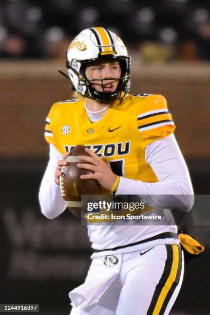 Missouri Tigers quarterback Sam Horn looks for an open receiver during a non conference game between the New Mexico State Aggies and the Missouri...