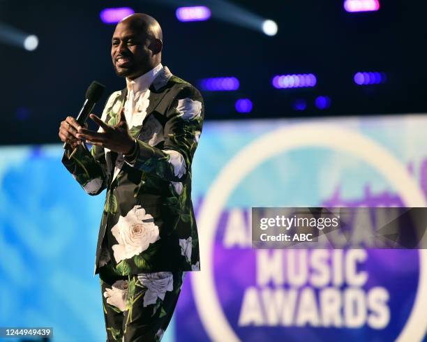 The 2022 American Music Awards, hosted by Wayne Brady, airs LIVE from Los Angeles SUNDAY, NOV. 20 , on ABC. WAYNE BRADY