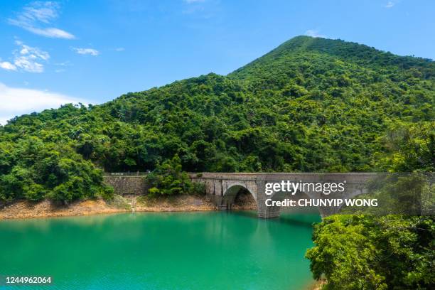 footpath at tai tam reservoirs, hong kong - tai tam country park stock pictures, royalty-free photos & images