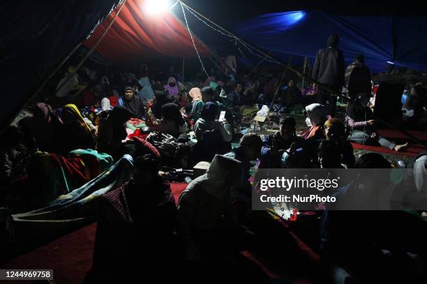 Earthquake victims in Cibeureum Village, Cianjur, West Java gathered at the emergency evacuation post.