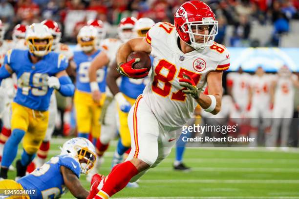 Inglewood, CA, Sunday, November 20, 2022 - Kansas City Chiefs tight end Travis Kelce turns upfield on a touchdown catch and run against the Chargers...