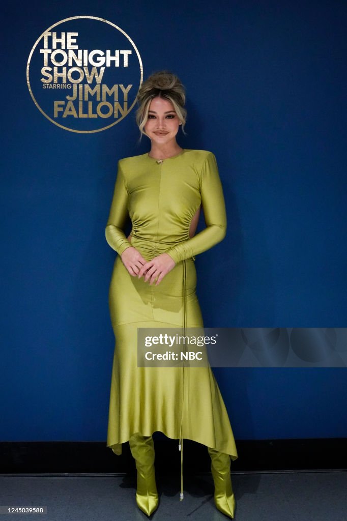 https://media.gettyimages.com/id/1245039588/photo/the-tonight-show-starring-jimmy-fallon-season-10.jpg?s=1024x1024&w=gi&k=20&c=HBcrxoNgbreeEDMWDvOv-uuTAPH4lpuf8ANMQzutTBw=