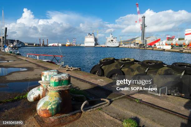 Large view of the Saint-Nazaire harbor with the MSC Euribia and military Jacques Chevallier supplier ships in the background.