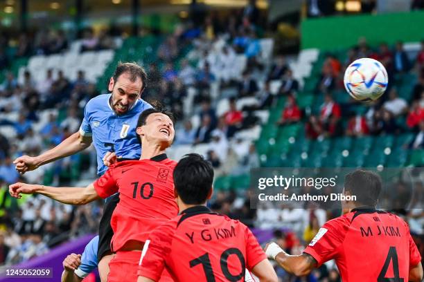 Diego GODIN of Uruguay and Jaesung LEE of Korea Republic during the FIFA World Cup 2022, Group h match between Uruguay and South Korea on November...