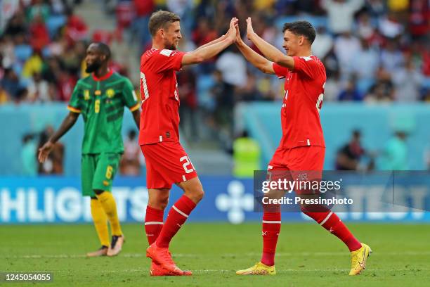 Fabian Frei e Fabian Rieder da Suíça during the Qatar 2022 World Cup match, Group G, between Switzerland and Cameroon played at Al Janoub Stadium on...