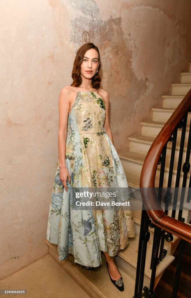 https://media.gettyimages.com/id/1245064525/photo/a-magazine-curated-by-erdem-launch-dinner-in-london.jpg?s=1024x1024&w=gi&k=20&c=TrgqrhUZ0daAuUTjOmfy7pyQtu6EHb5l-HvR5R-k_pg=