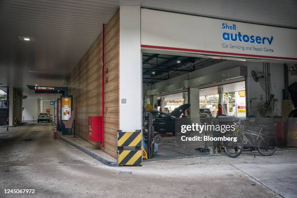 Shell Drive Through 82 Mcdonalds Singapore Stock Photos, High-Res Pictures, and Images ...
