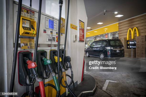 Shell Drive Through 22 Aug 2022 Photos and Premium High Res Pictures - Getty Images
