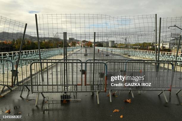 Angry Barriers Angry Bridge Photos and Premium High Res Pictures - Getty Images