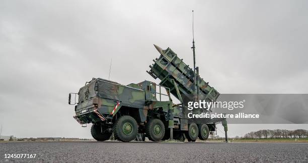 March 2022, Schleswig-Holstein, Schwesing: A combat-ready Patriot anti-aircraft missile system of the Bundeswehr's anti-aircraft missile squadron 1...