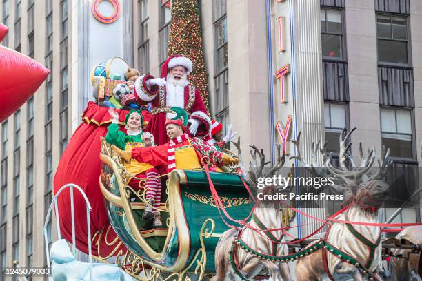 Float with Santa Claus concludes 96th Macy's Thanksgiving Day Parade along streets of New York.