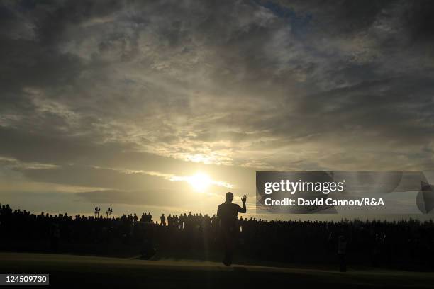 Patrick Cantlay of the USA acknowledges the crowd on the 17th green as he closed out his match during the day one afternoon singles matches held on...