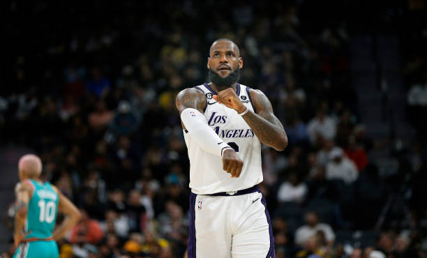 https://media.gettyimages.com/id/1245099449/photo/lebron-james-of-the-los-angeles-lakers-reacts-after-a-basket-against-the-san-antonio-spurs-in.jpg?s=612x612&w=0&k=20&c=C2oaaCo2JG_tkxArCZC6myB05EEXhYD7NCZWY5WXdKw=