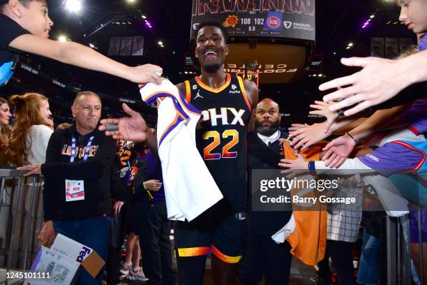 Deandre Ayton of the Phoenix Suns high fives fans after the game against the Detroit Pistons on November 25, 2022 at Footprint Center in Phoenix,...