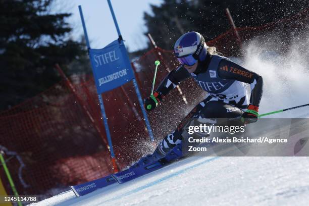 Alice Robinson of Team New Zealand in action during the Audi FIS Alpine Ski World Cup Women's Giant Slalom on November 26, 2022 in Killington, USA.