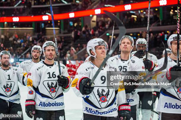 Team HC Fribourg-Gotteron salutes to the crowd after the Ice Hockey National League match between Lausanne HC and HC Fribourg-Gotteron at Vaudoise...