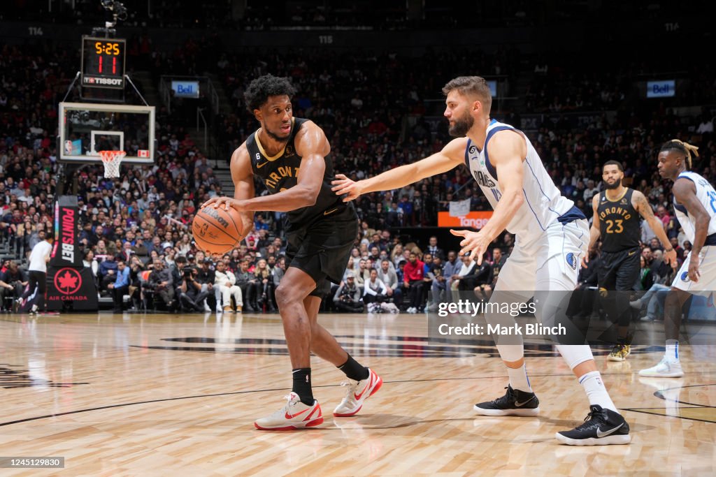 Dallas Raptors Thaddeus Young of the Toronto Raptors passes the ball during the game ...