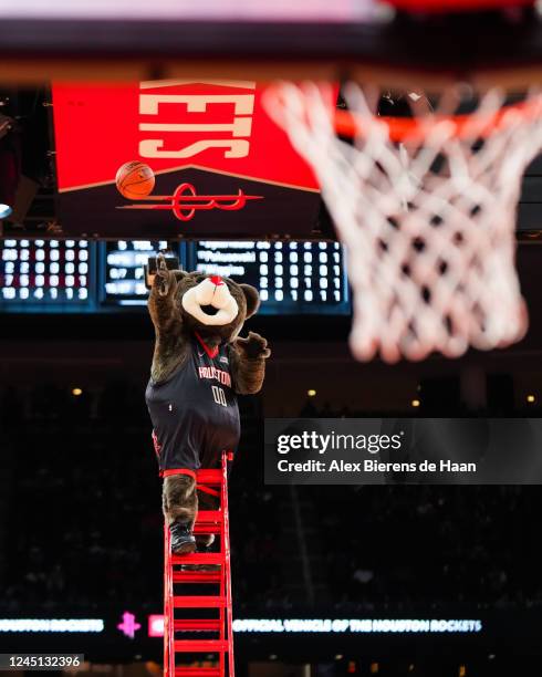 Cluth Houston Rockets 883 Mascot Clutch Stock Photos, High-Res Pictures, and Images - Getty ...