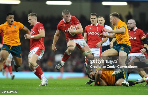 Wales Jac Morgan evades the tackle of Australia's Folau Fainga'a during the Autumn International match between Wales and Australia at Principality...