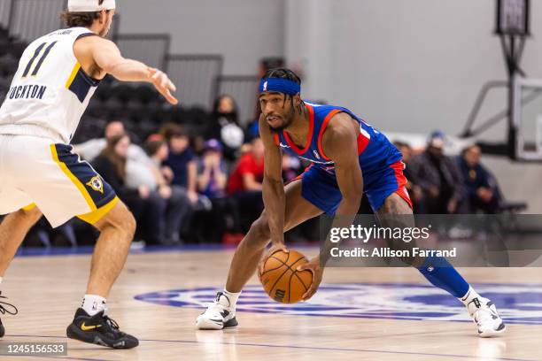 Nembhard Jr. #22 of the Motor City Cruise handles the ball against the Fort Wayne Mad Ants on November 27, 2022 at Wayne State Fieldhouse in Detroit,...