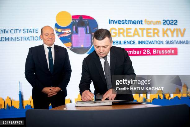 Brussel-bruxelles City Mayor Philippe Close and Mykola Klitchko pictured during the Kiev Investment Forum 2022, at the Brussels city hall, Monday 28...