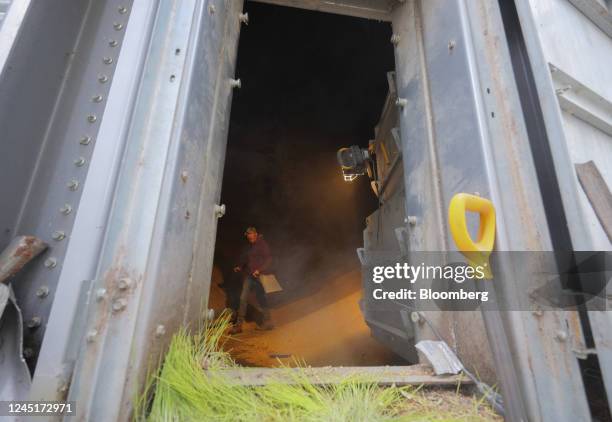 Grain Elevators Photos and Premium High Res Pictures - Getty Images
