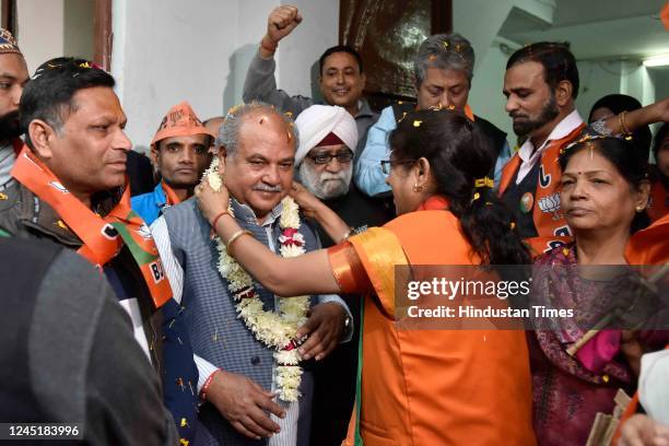 Union Minister of Agriculture and Farmer's Welfare Narendra Singh Tomar campaigns for BJP candidate from Ward no 75 Jama Masjid Area Asha Verma...