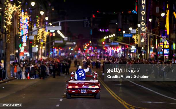 Hollywood, CA Jaime Jarrin, legendary 86-year-old announcer and broadcaster for the Los Angeles Dodgers from 1959-2022, waves to the crowd as he...