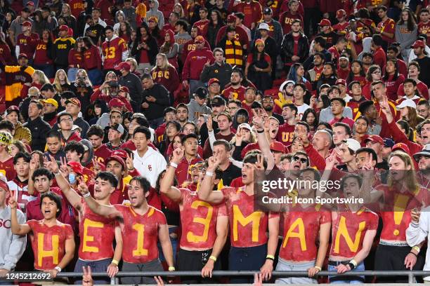 Fans spell out Hesiman for USC Trojans quarterback Caleb Williams during a game between the Notre Dame Fighting Irish and the USC Trojans on November...