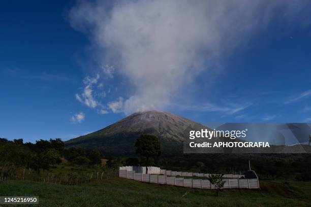 View of the Chaparrastique Volcano as it makes eruption of ashes on November 29, 2022 in San Miguel, El Salvador. Chaparrastique Volcano is located...