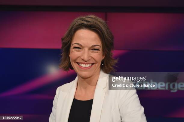 November 2022, North Rhine-Westphalia, Cologne: ARD presenter Anna Planken as a guest on the ARD talk show " Maischberger ". Photo: Horst...