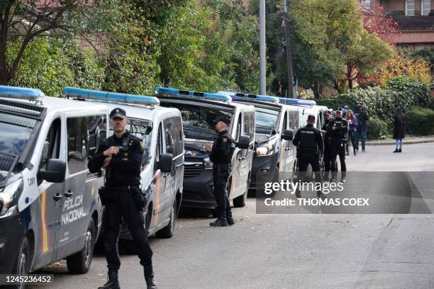 Spanish policemen secure the area after a letter bomb explosion at the Ukraine's embassy in Madrid on November 30, 2022. - An employee of Ukraine's...