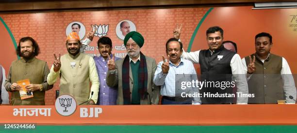 MPs Hans Raj Hans, Ramesh Bidhuri, Manoj Tiwari, Union Minister Hardeep Singh Puri, Harsh Vardhan, Parvesh Sahib Singh Verma and Sambit Patra, during...