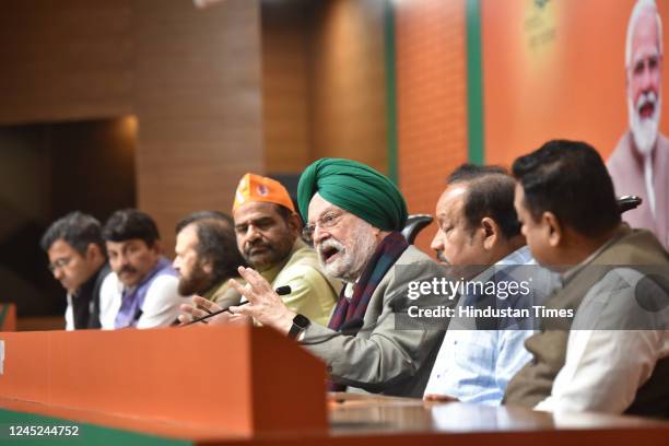 MPs Hans Raj Hans, Ramesh Bidhuri, Manoj Tiwari, Union Minister Hardeep Singh Puri, Harsh Vardhan, and Parvesh Sahib Singh Verma, during a press...