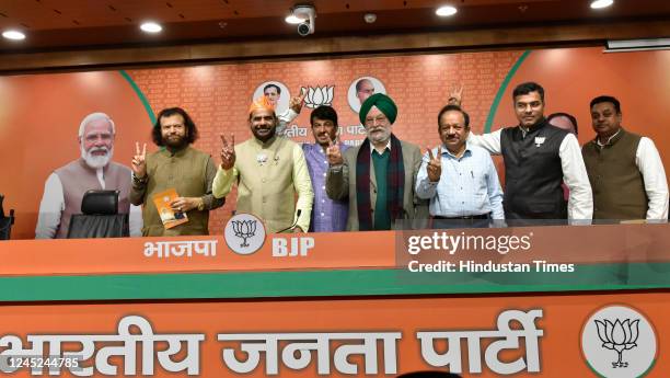 MPs Hans Raj Hans, Ramesh Bidhuri, Manoj Tiwari, Union Minister Hardeep Singh Puri, Harsh Vardhan, Parvesh Sahib Singh Verma and Sambit Patra, during...