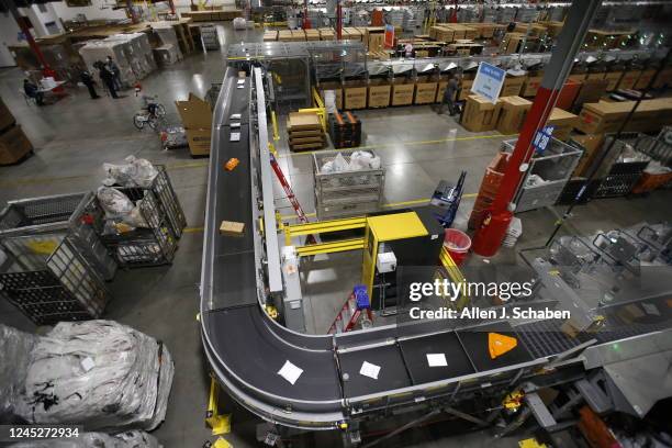 Mail Sorting Machine Photos and Premium High Res Pictures - Getty Images