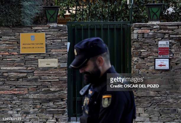 Spanish policeman stands next to Ukraine's embassy in Madrid on December 2, 2022. - A number of Ukrainian diplomatic missions in the European Union...