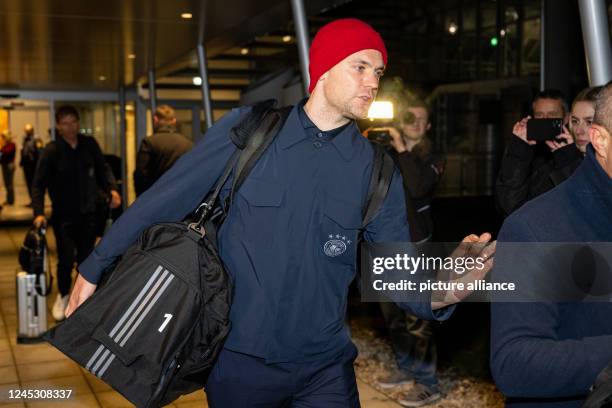 December 2022, Bavaria, Munich: Soccer, World Cup in Qatar, Germany, national team, return DFB, goalkeeper Manuel Neuer arrives at Munich airport....