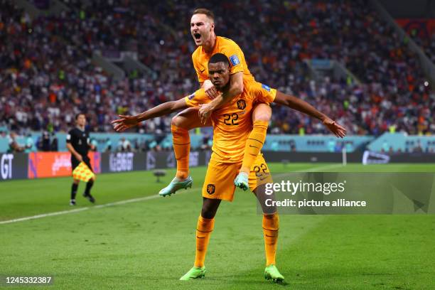 December 2022, Qatar, Al-Rajjan: Soccer, 2022 World Cup in Qatar, Netherlands - USA, Round of 16, at Chalifa International Stadium, Denzel Dumfries...