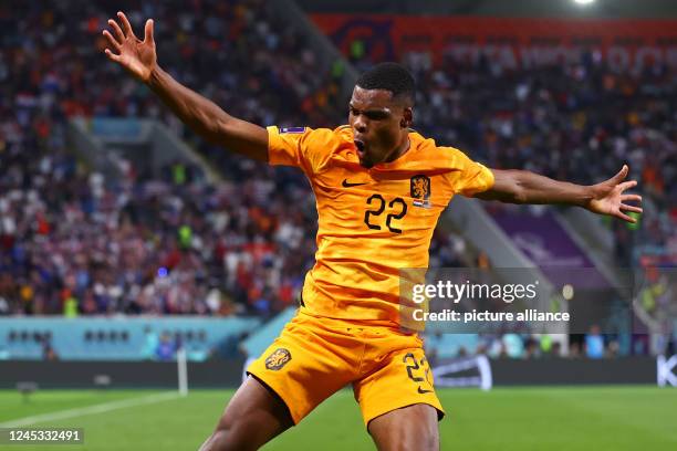 December 2022, Qatar, Al-Rajjan: Soccer, World Cup 2022 in Qatar, Netherlands - USA, Round of 16, at Chalifa International Stadium, Denzel Dumfries...