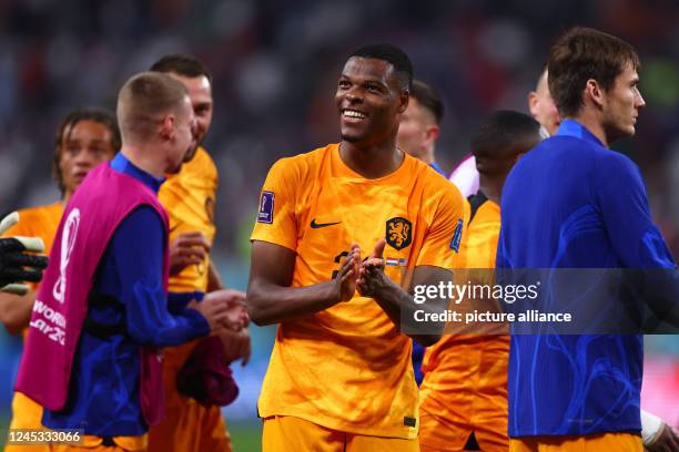 December 2022, Qatar, Al-Rajjan: Soccer, World Cup 2022 in Qatar, Netherlands - USA, Round of 16, at Chalifa International Stadium, Denzel Dumfries...