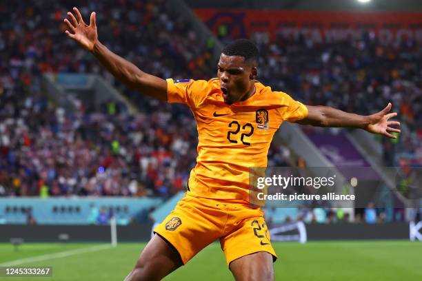 Dpatop - 03 December 2022, Qatar, Al-Rajjan: Soccer, World Cup 2022 in Qatar, Netherlands - USA, Round of 16, at Chalifa International Stadium,...