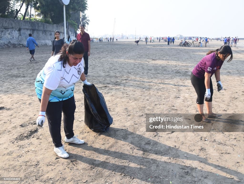 Gully Classes Volunteers clean Juhu Koliwada Beach during a Beach Cleanup drive ...