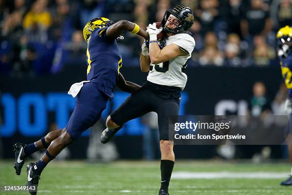 Purdue Rowinski Purdue Boilermakers wide receiver Andrew Sowinski hauls in the catch ...