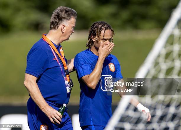 Holland coach Louis van Gaal and Xavi Simons of Holland during a training session of the Dutch national team at the Qatar University training complex...