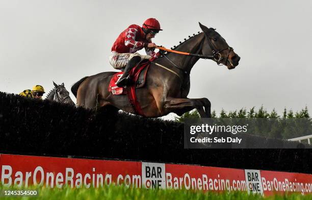 Meath , Ireland - 4 December 2022; Mighty Potter, with Jack Kennedy up, jumps the last on their way to winning the Bar One Racing Drinmore Novice...