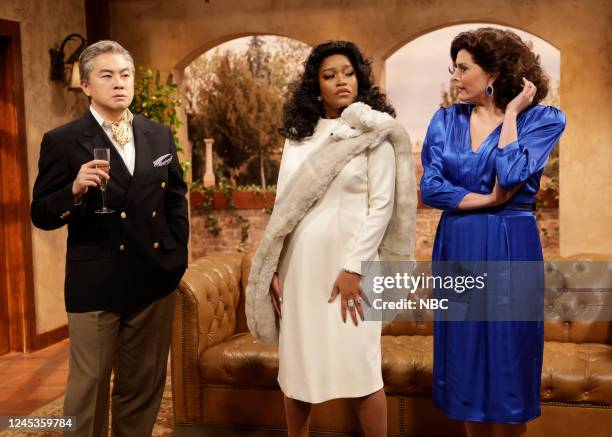 Keke Palmer, SZA Episode 1833 -- Pictured: Bowen Yang, host Keke Palmer, and Cecily Strong during the Forceingtons Ridge sketch on Saturday, December...